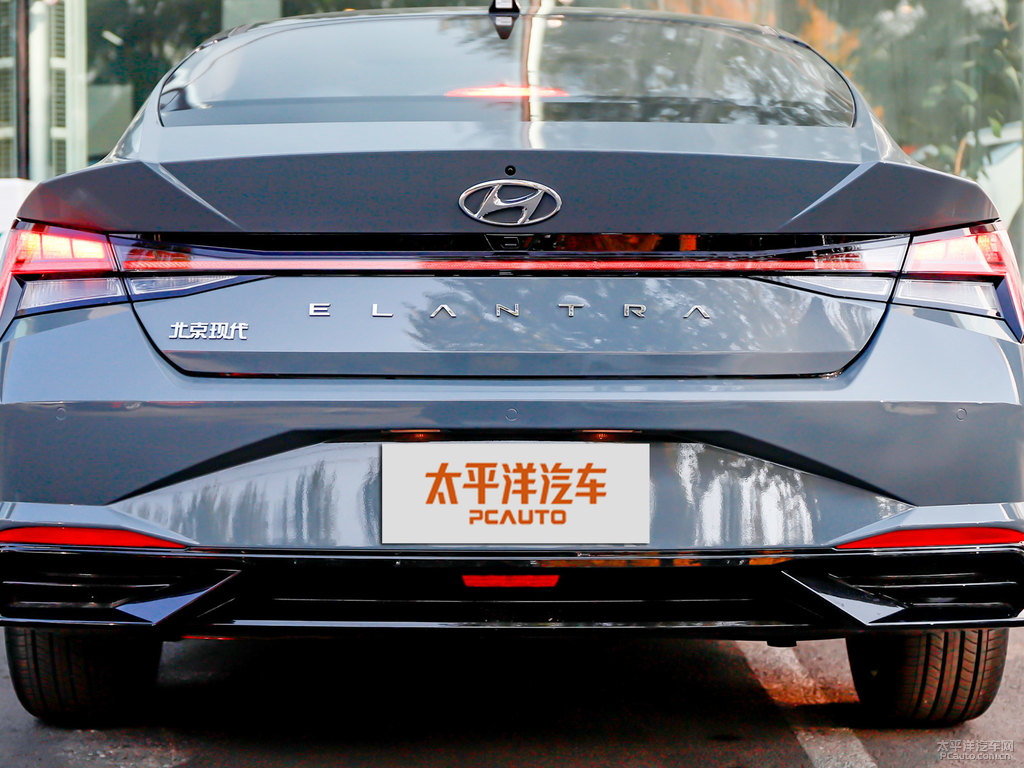 太空灰伊蘭特車尾外觀圖片