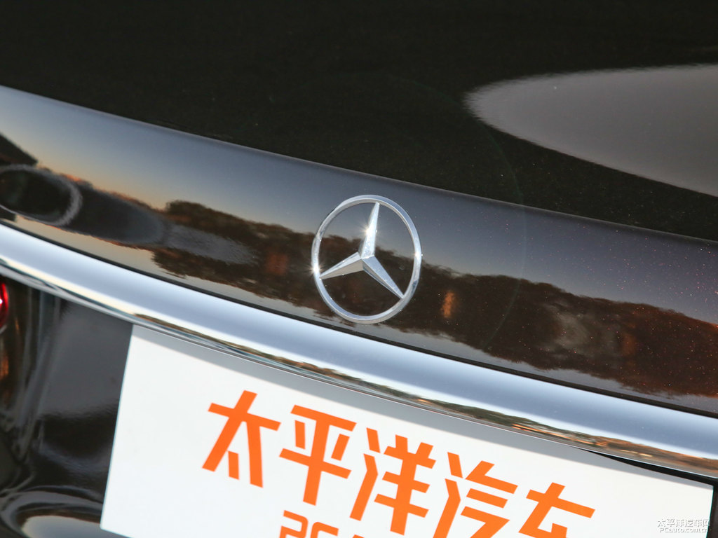 水晶棕奔馳E級車尾外觀圖片