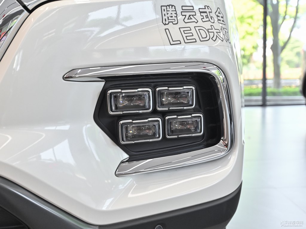 珍珠白榮威RX8車頭外觀圖片