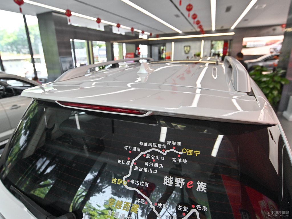 珍珠白榮威RX8車尾外觀圖片