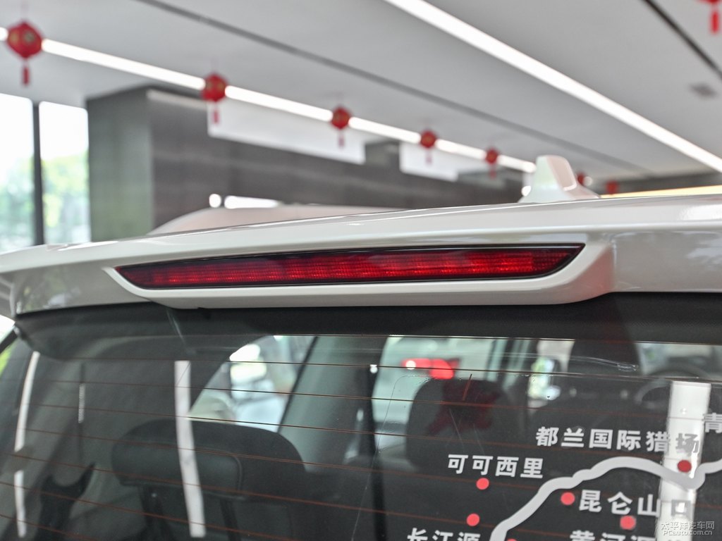 珍珠白榮威RX8車尾外觀圖片