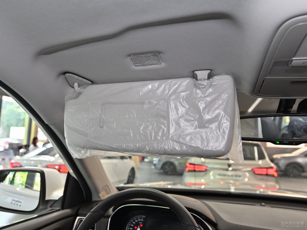 珍珠白榮威RX8車廂內(nèi)飾圖片
