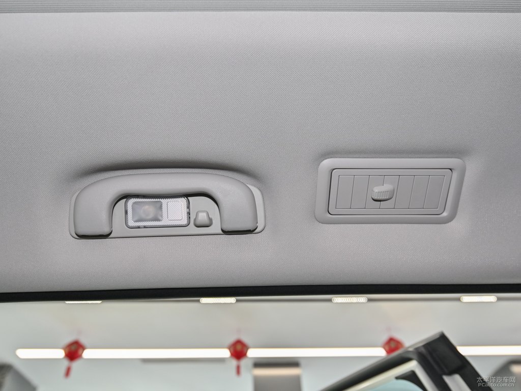 珍珠白榮威RX8車廂內(nèi)飾圖片