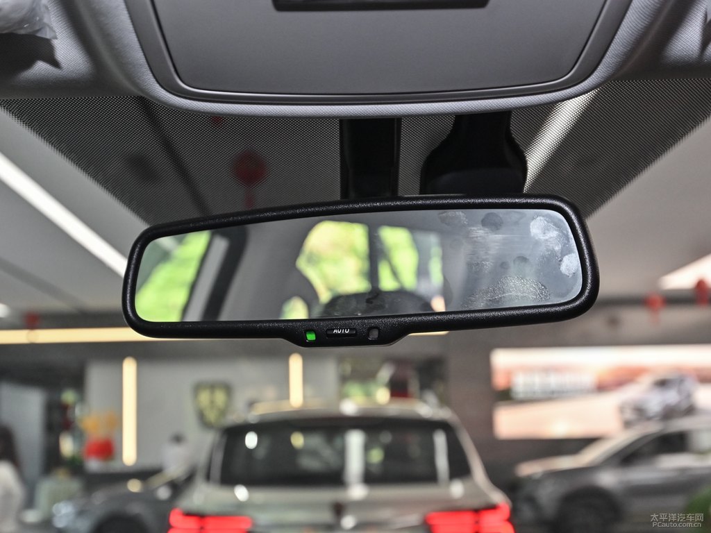 珍珠白榮威RX8車廂內(nèi)飾圖片