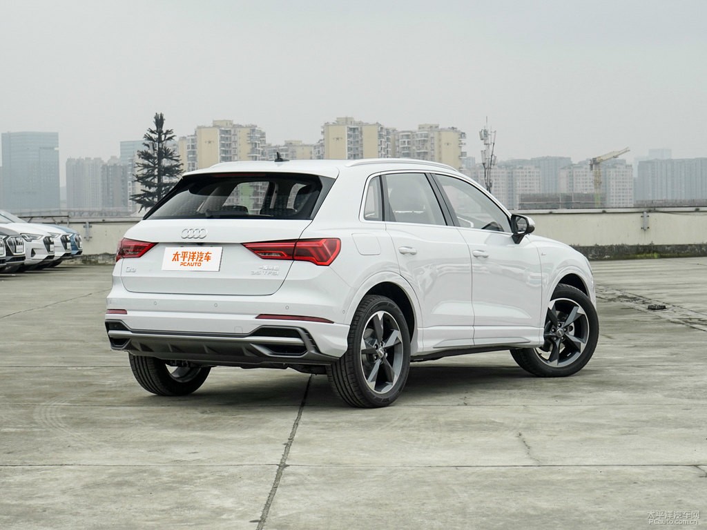 冰川白奧迪Q3整車外觀外觀圖片