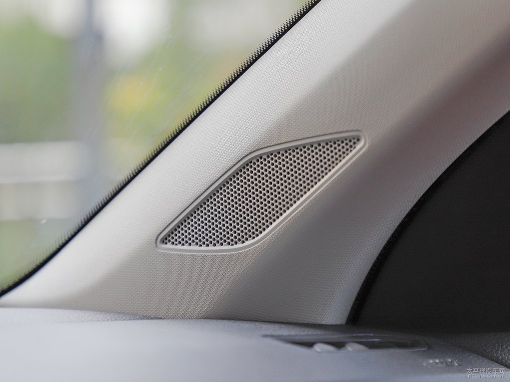 羅曼紅途鎧車廂內(nèi)飾圖片
