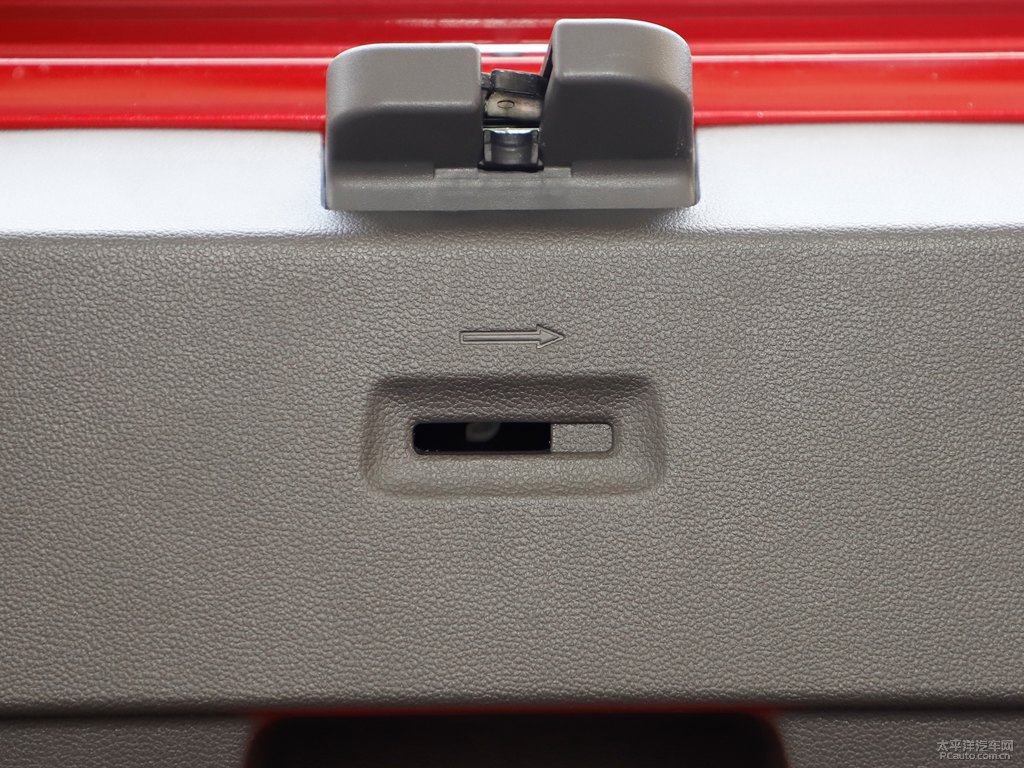 羅曼紅途鎧后備廂空間圖片