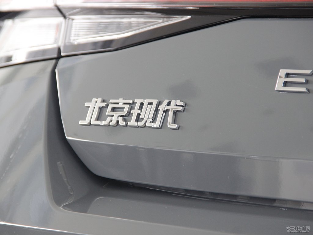 太空灰伊蘭特車尾外觀圖片