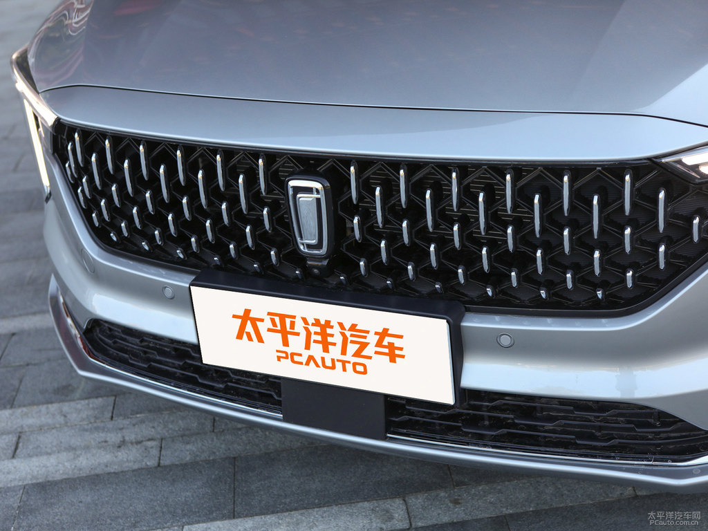 富勒銀奔騰B70車頭外觀圖片