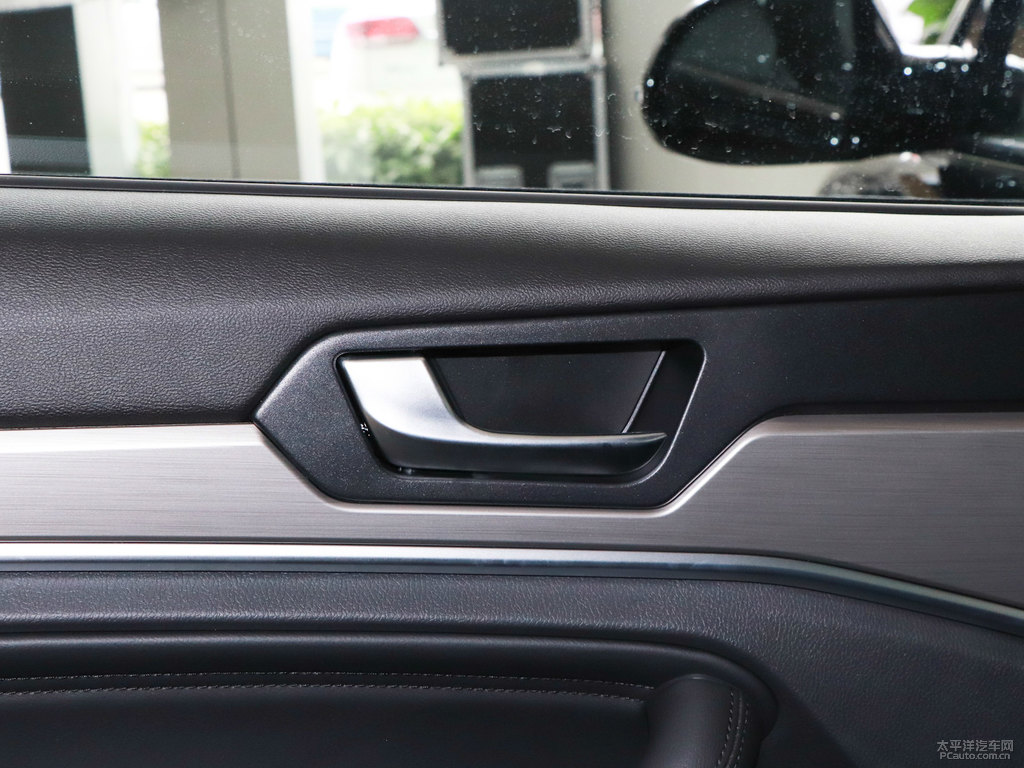 經(jīng)典黑哈弗H6車廂內(nèi)飾圖片