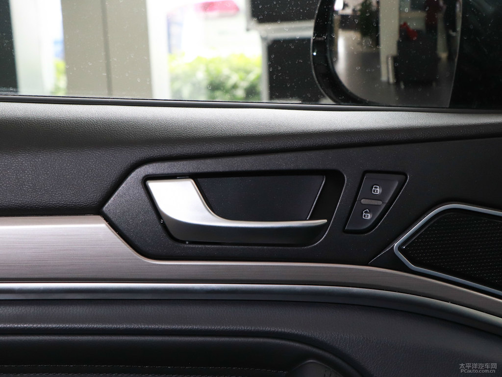 經(jīng)典黑哈弗H6車廂內(nèi)飾圖片