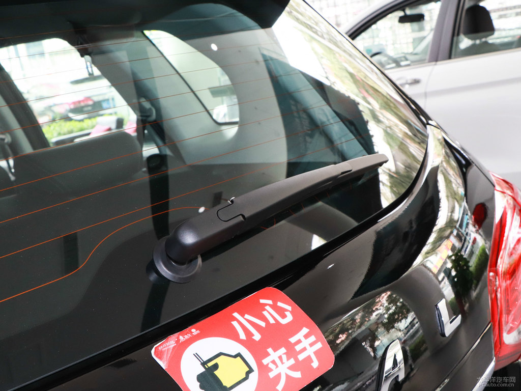 經(jīng)典黑哈弗H6車尾外觀圖片