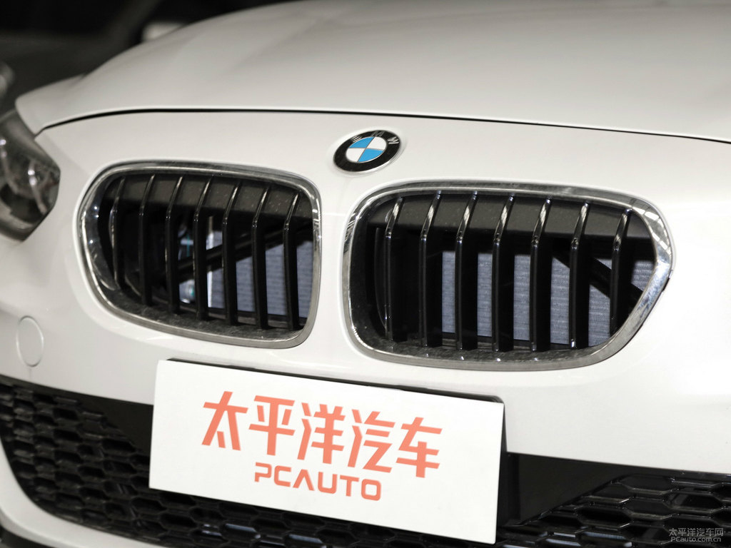 礦石白寶馬1系車頭外觀圖片