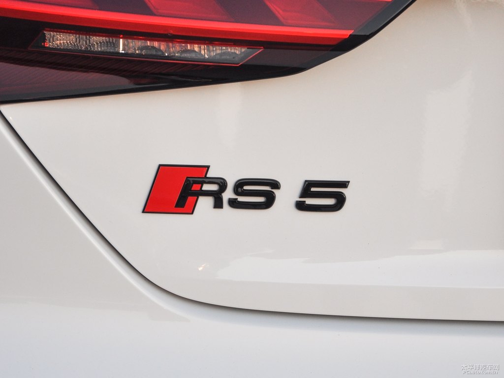 冰川白奧迪RS 5車尾外觀圖片