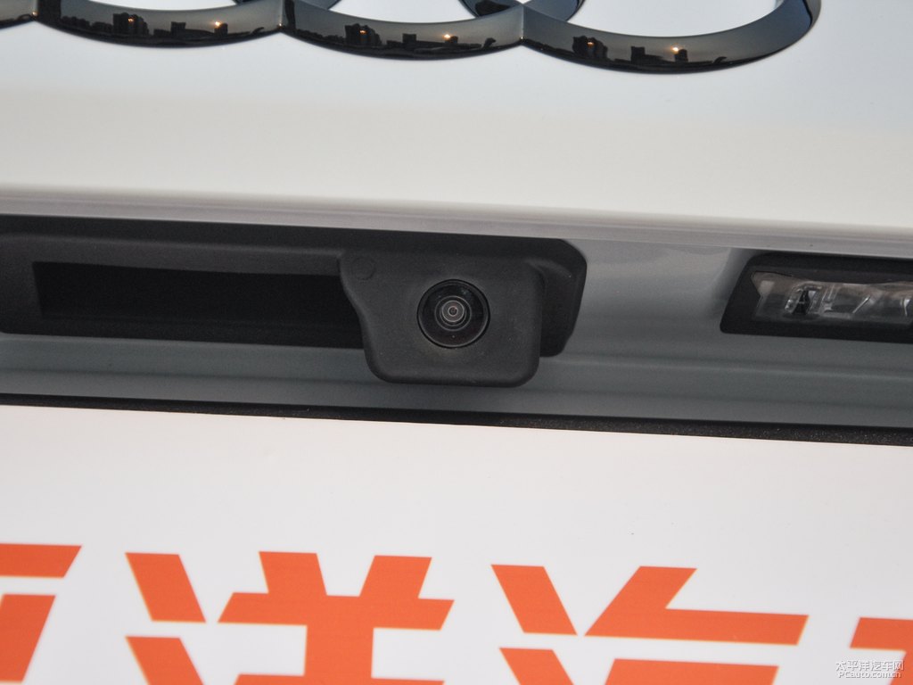 冰川白奧迪RS 5車尾外觀圖片