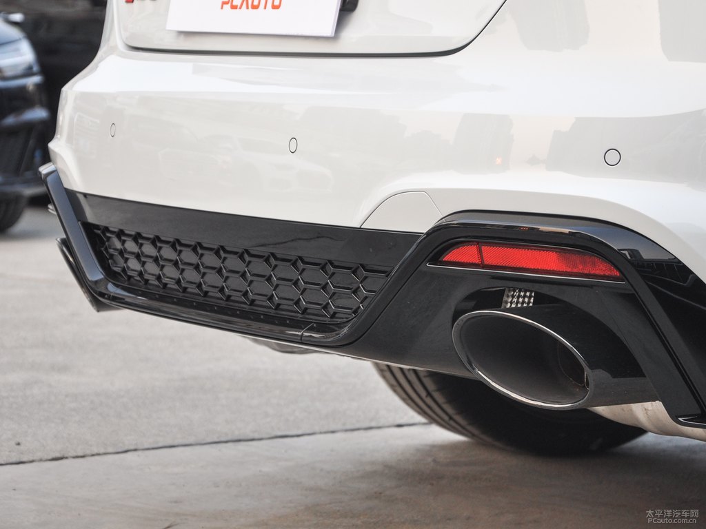 冰川白奧迪RS 5車尾外觀圖片