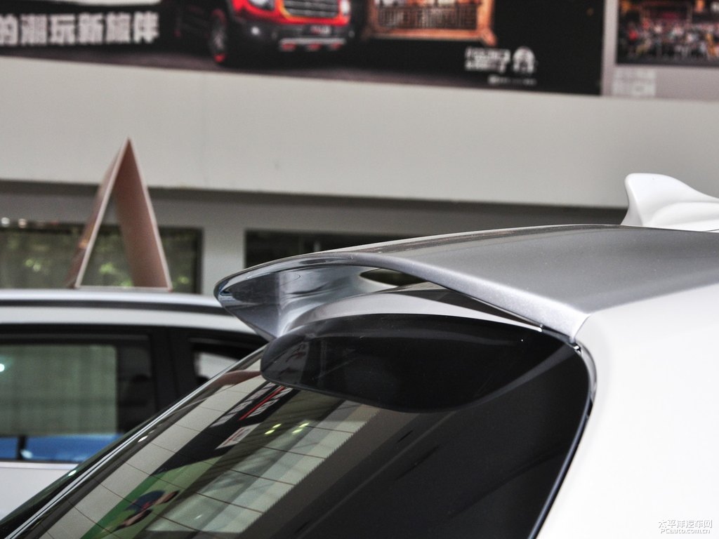 銀河白哈弗F7車尾外觀圖片
