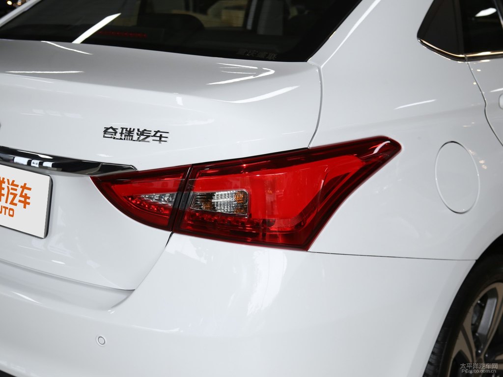 皓月白艾瑞澤5車尾外觀圖片