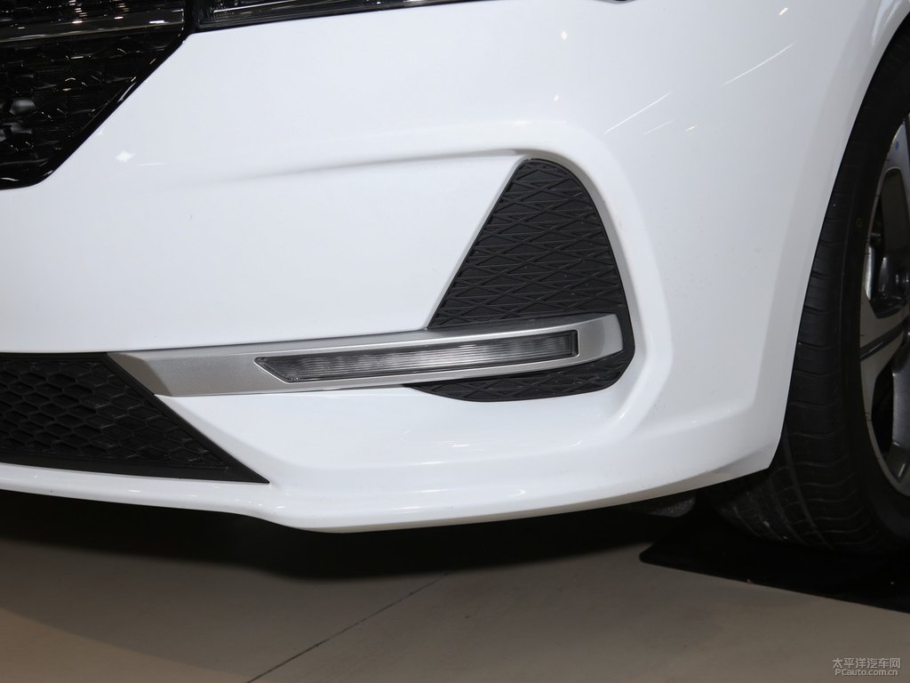 皓月白艾瑞澤5車頭外觀圖片