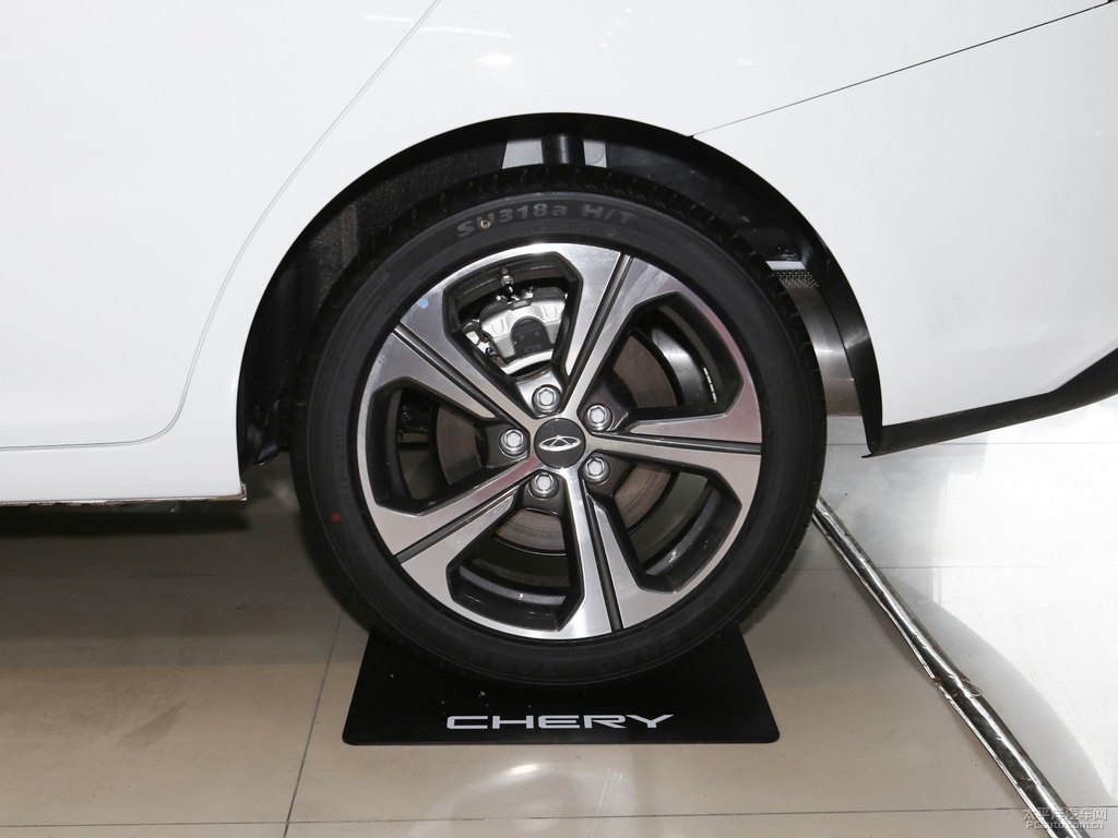 皓月白艾瑞澤5車(chē)身外觀圖片