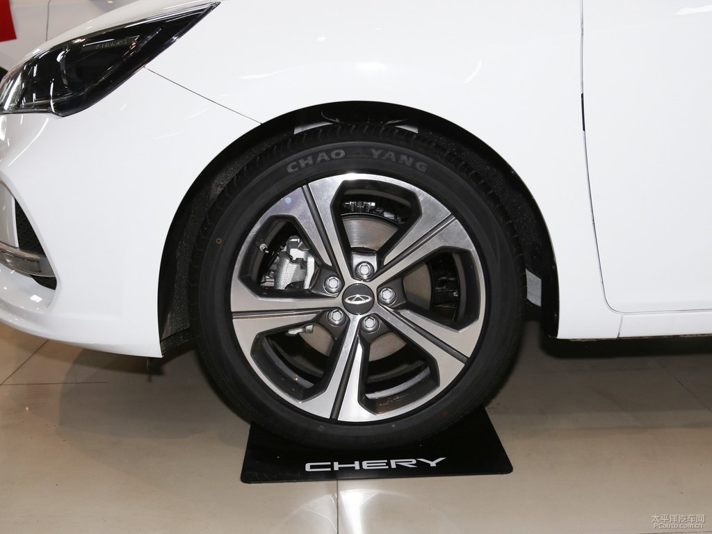皓月白艾瑞澤5車身外觀圖片