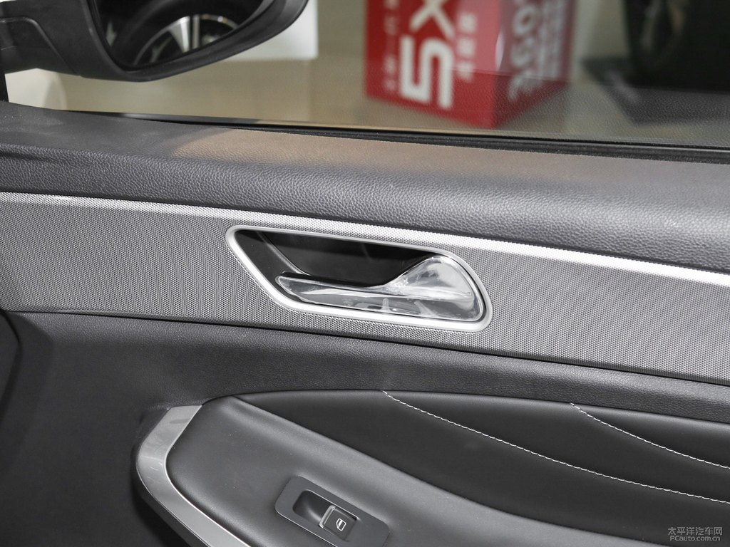 皓月白艾瑞澤5車廂內(nèi)飾圖片
