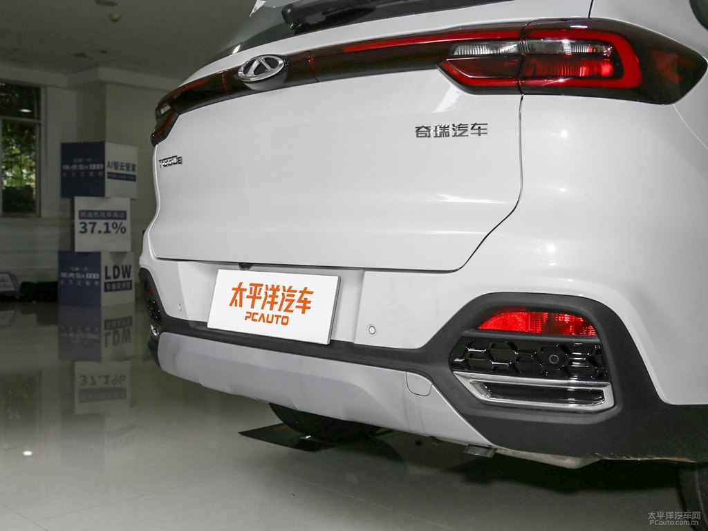 珍珠白瑞虎8車尾外觀圖片