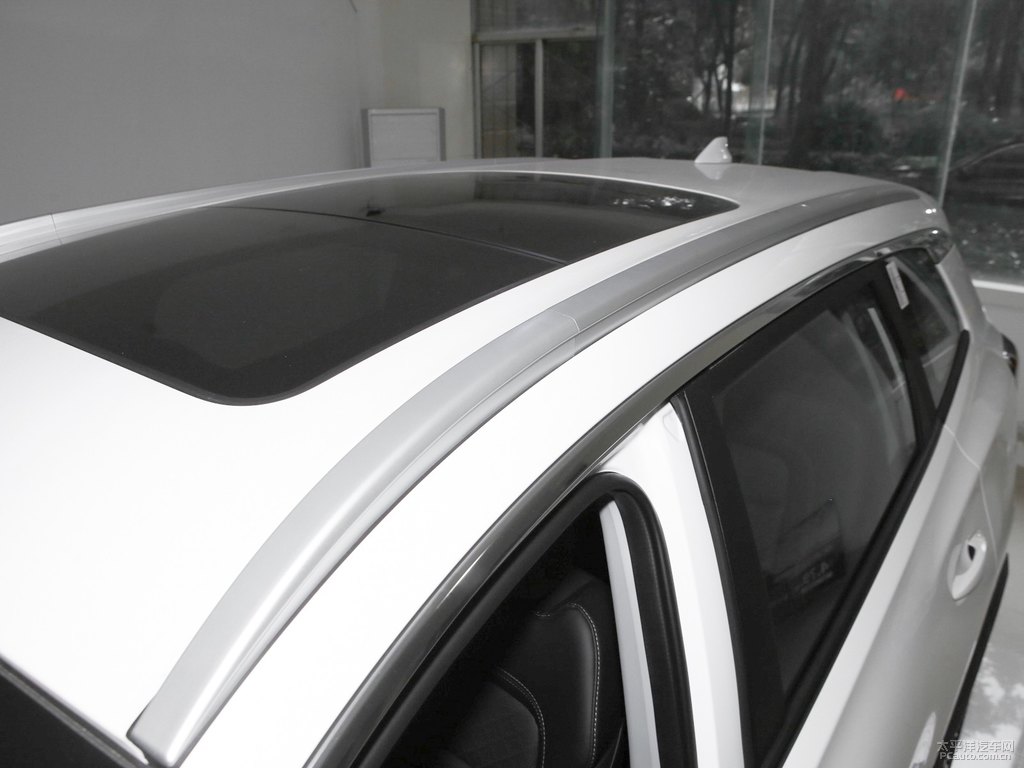 珍珠白瑞虎8車身外觀圖片
