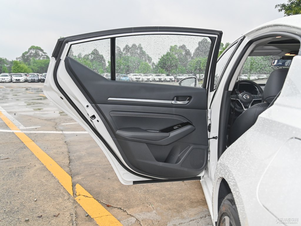 珠光白天籟車廂內(nèi)飾圖片