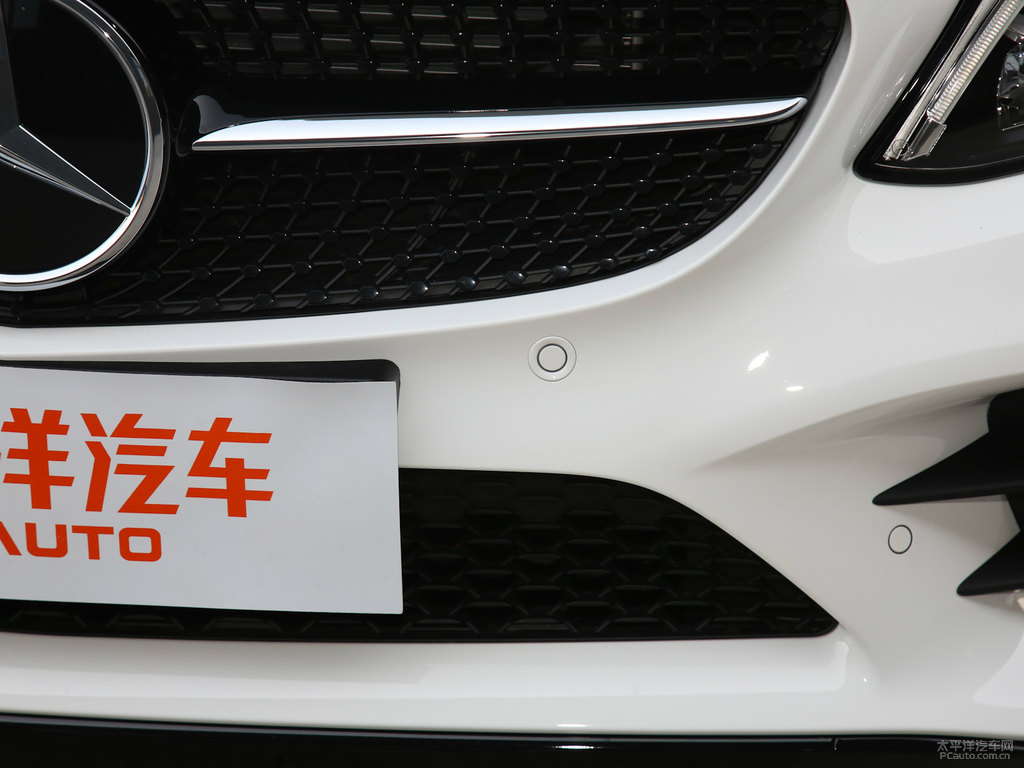 北極白奔馳C級車頭外觀圖片