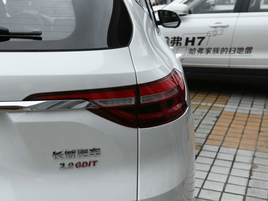 銀河白哈弗F7車尾外觀圖片
