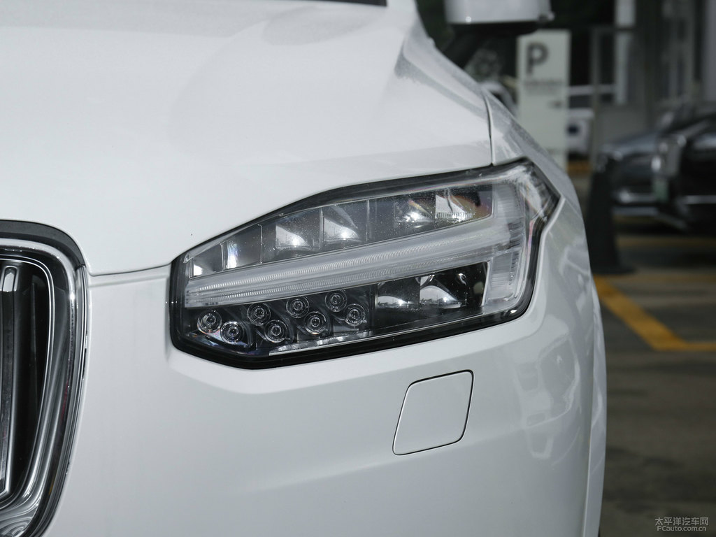 水晶白沃爾沃XC90車頭外觀圖片