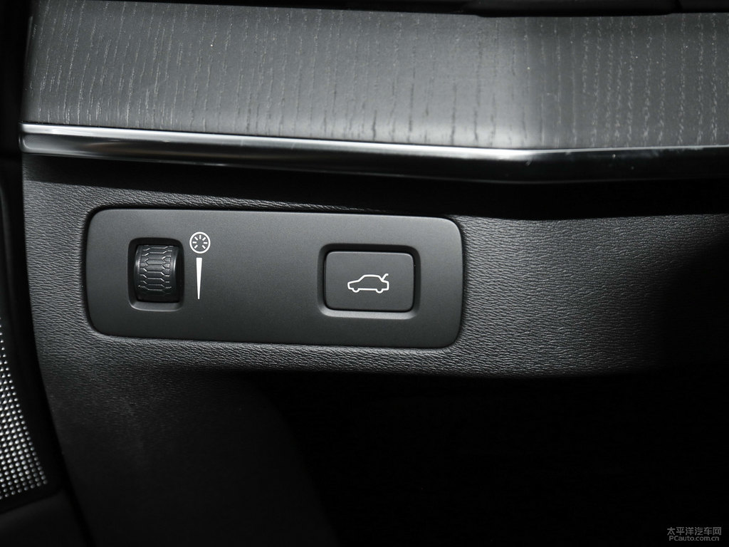 水晶白沃爾沃XC90中控內(nèi)飾圖片