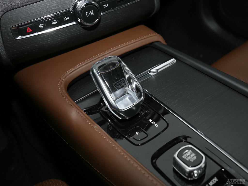 水晶白沃爾沃XC90中控內(nèi)飾圖片