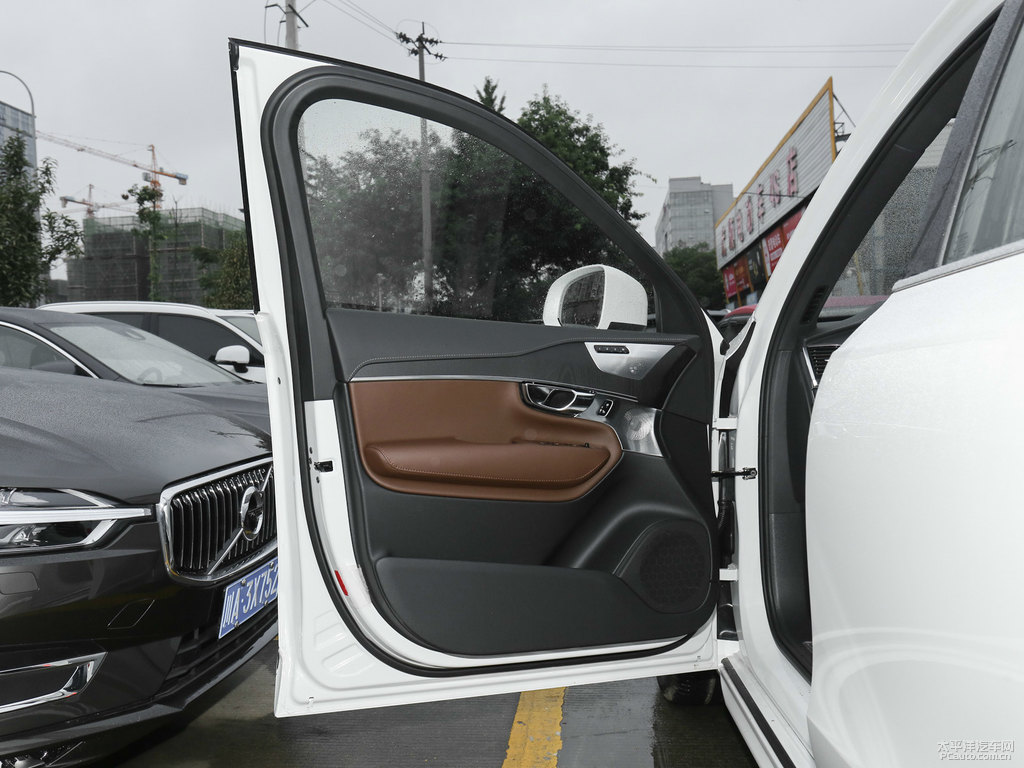 水晶白沃爾沃XC90車廂內(nèi)飾圖片