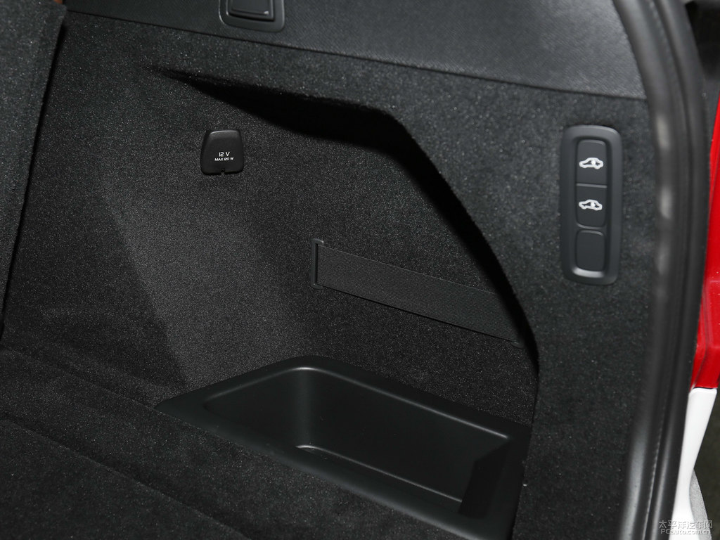 水晶白沃爾沃XC90后備廂空間圖片