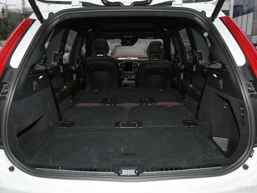 水晶白沃爾沃XC90后備廂空間圖片