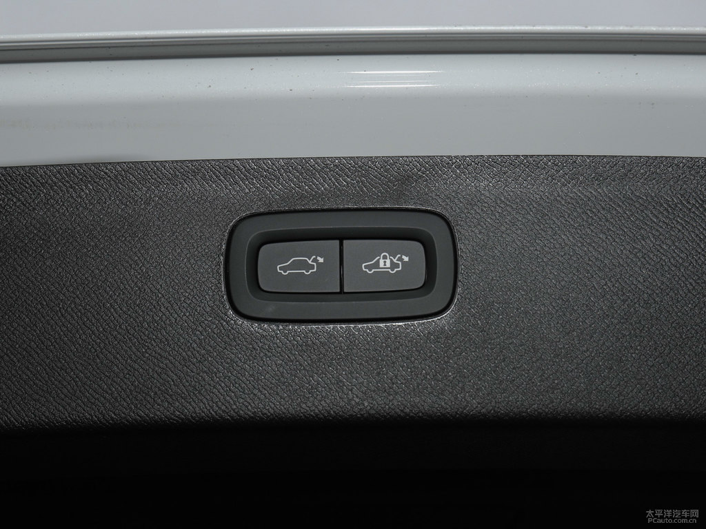 水晶白沃爾沃XC90后備廂空間圖片
