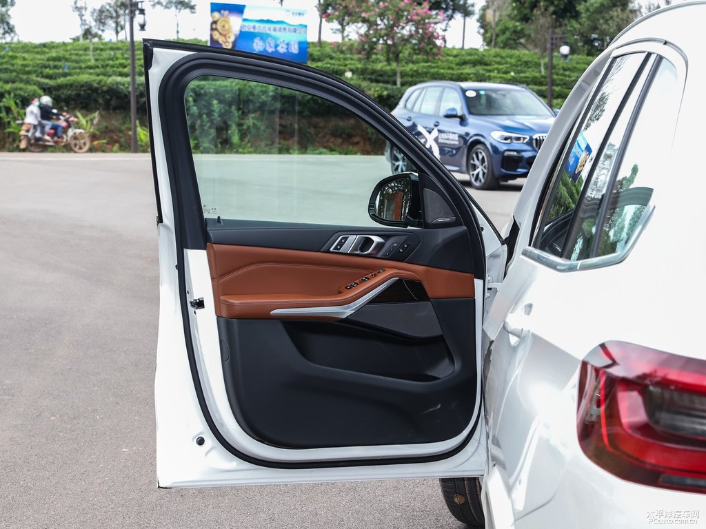 礦石白寶馬X5(進口)車廂內(nèi)飾圖片