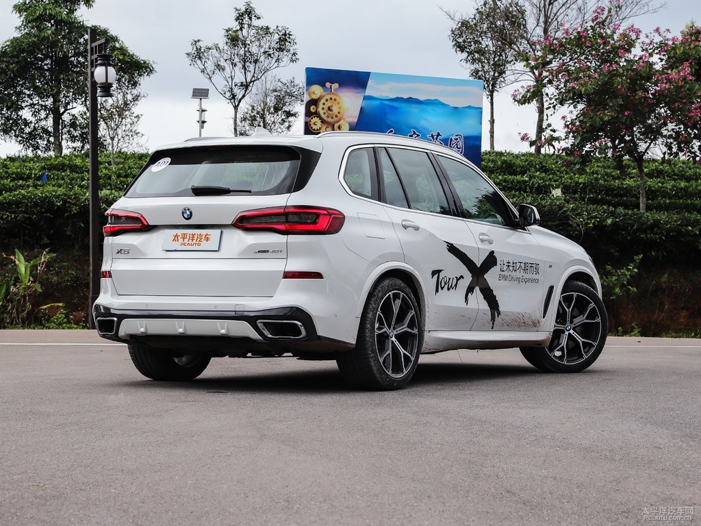 礦石白寶馬X5(進(jìn)口)整車外觀外觀圖片