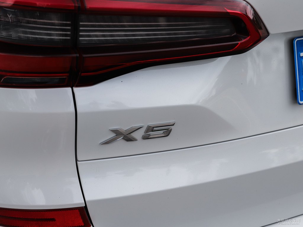 礦石白寶馬X5(進口)車尾外觀圖片