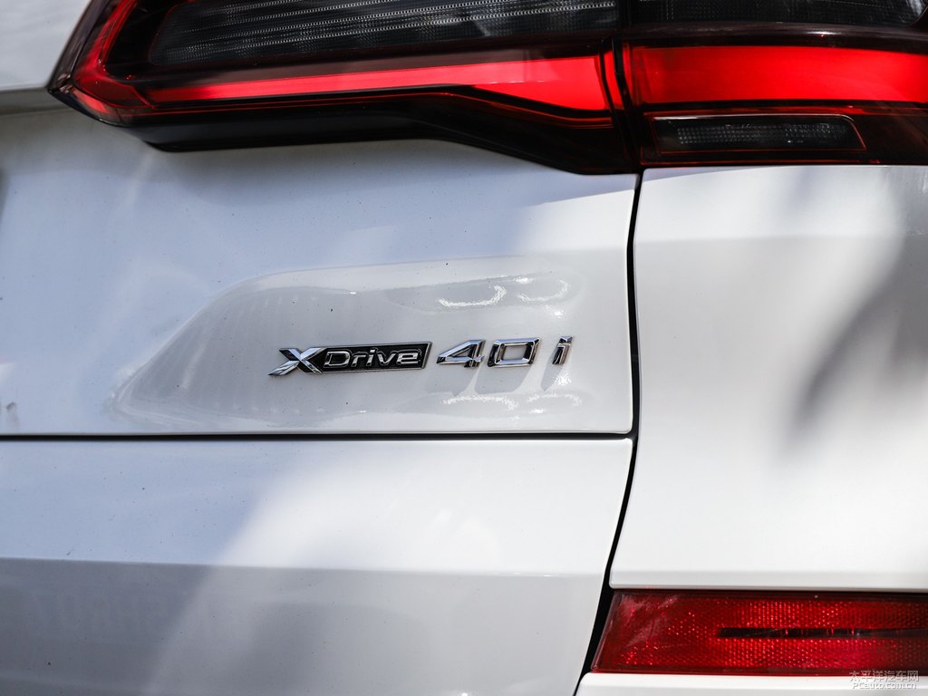 礦石白寶馬X5(進(jìn)口)車尾外觀圖片