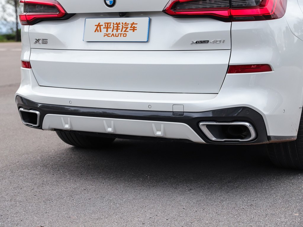 礦石白寶馬X5(進(jìn)口)車尾外觀圖片