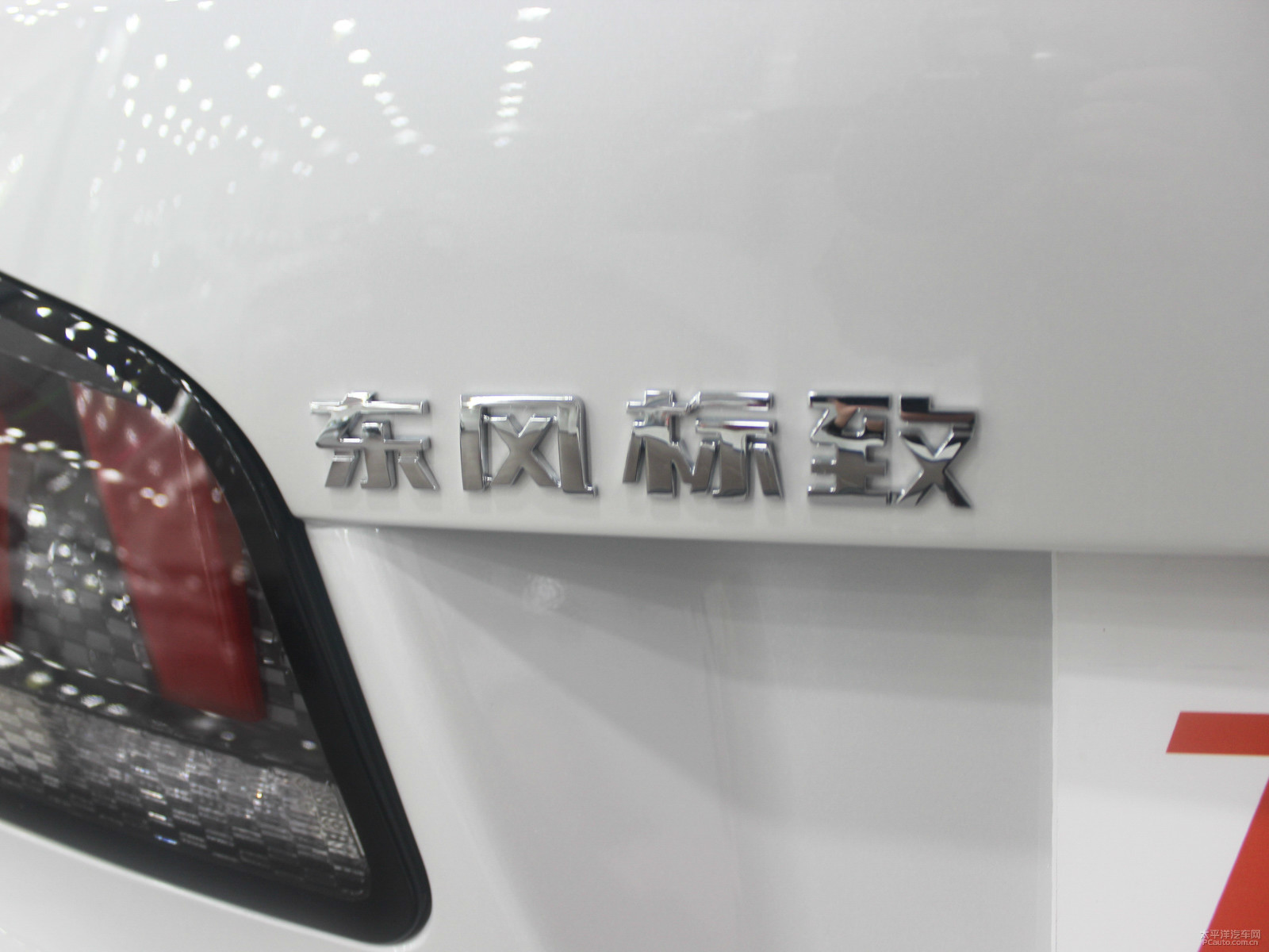 標(biāo)致408外觀高清大圖