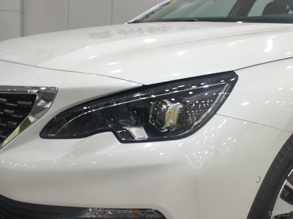 珠光白標(biāo)致408車(chē)頭外觀圖片