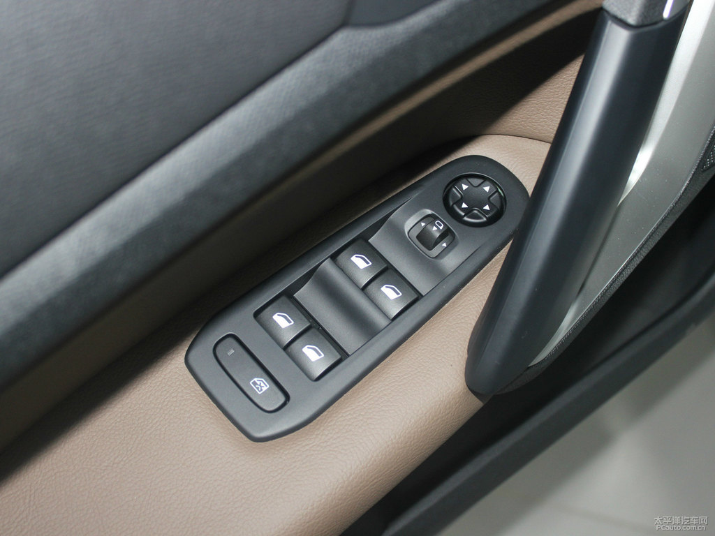 珠光白標(biāo)致408車廂內(nèi)飾圖片