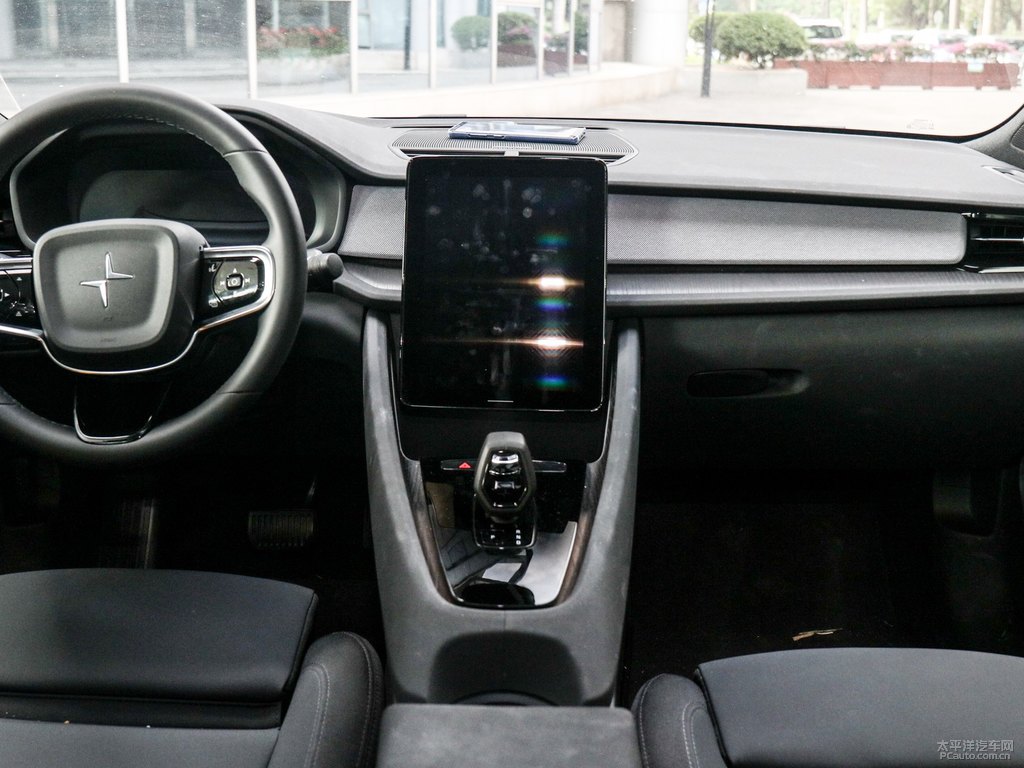 雪晶白Polestar 2中控內(nèi)飾圖片