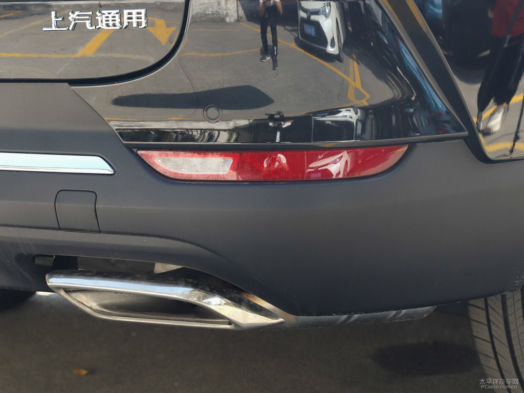 墨玉黑昂科旗車尾外觀圖片