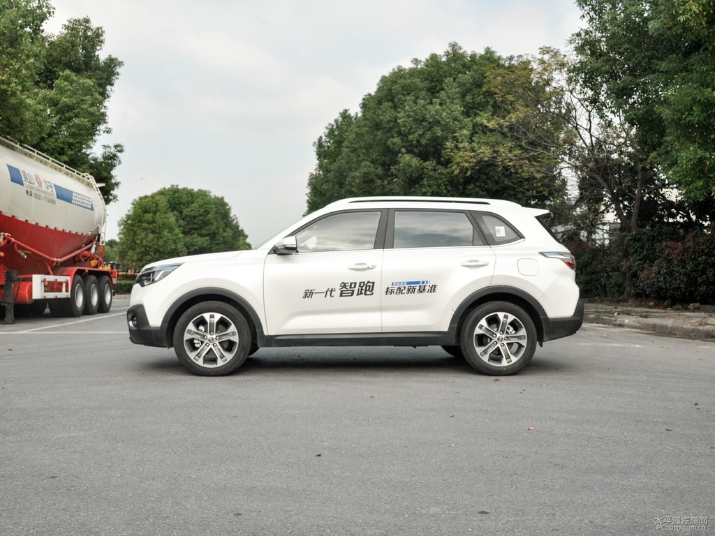 珍珠白智跑整車外觀外觀圖片