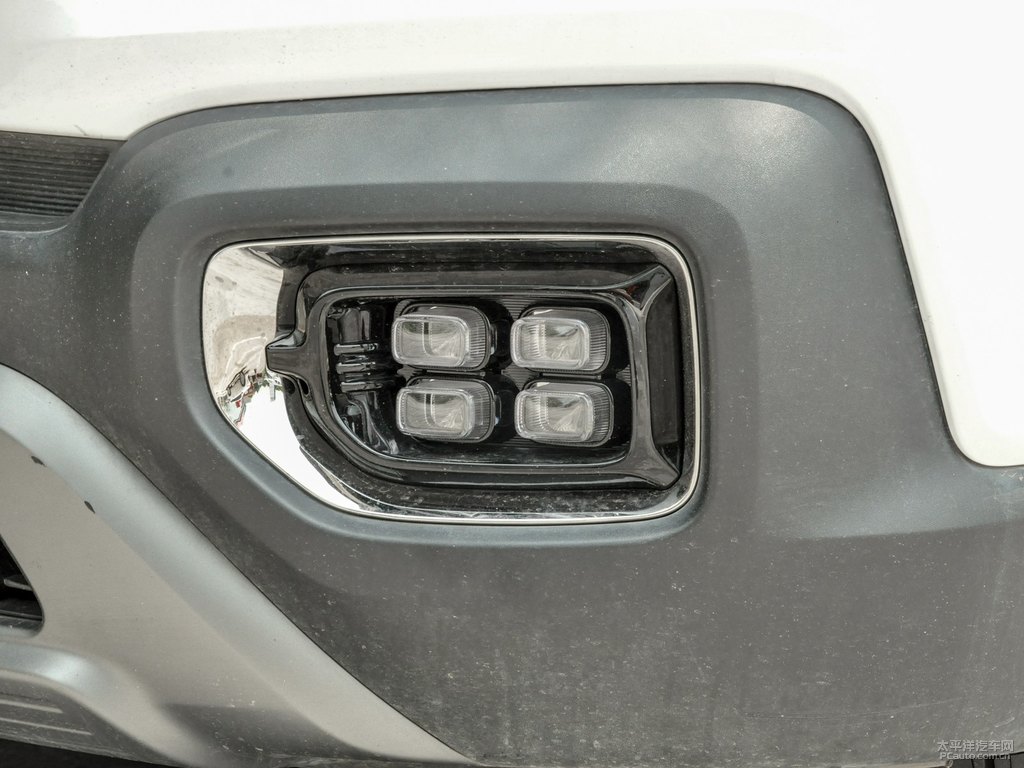 珍珠白智跑車頭外觀圖片